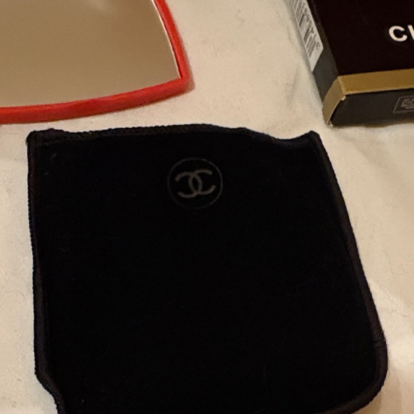 CHANEL Red Mirror Double Facettes with Black Pouch - Picture 9 of 12